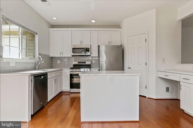 Building Photo - 2418 Misty Dawn Ct