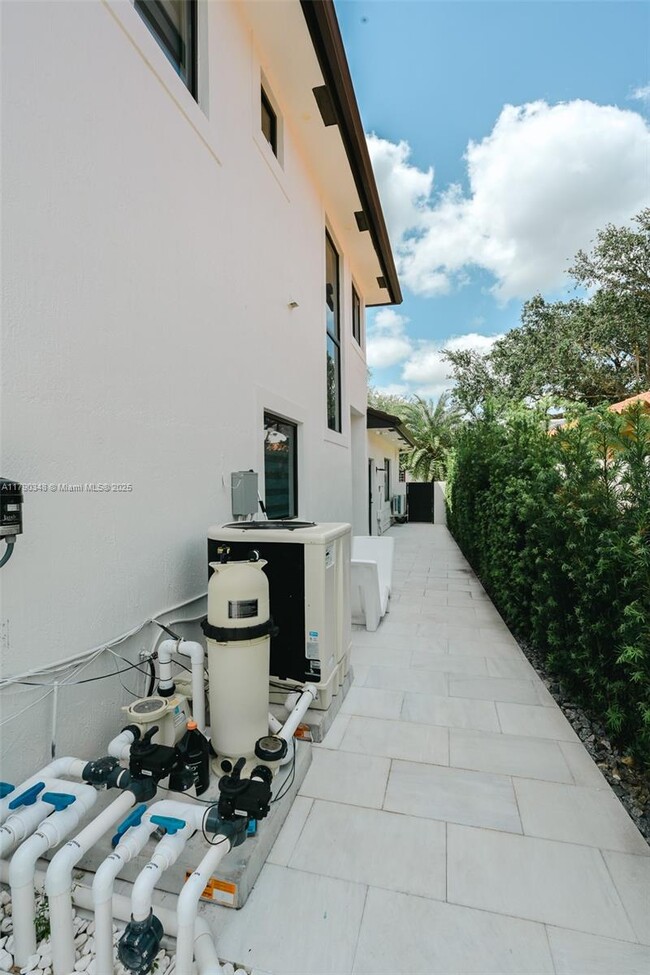 Building Photo - 8450 NW 169th Terrace