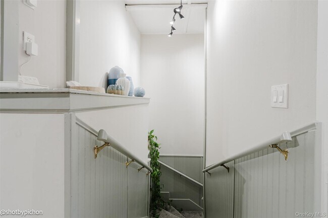 Building Photo - 4 Raymond Ave