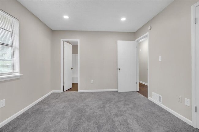 Building Photo - 4690 Big Valley Ct