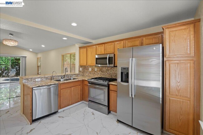 Building Photo - 38806 Litchfield Cir