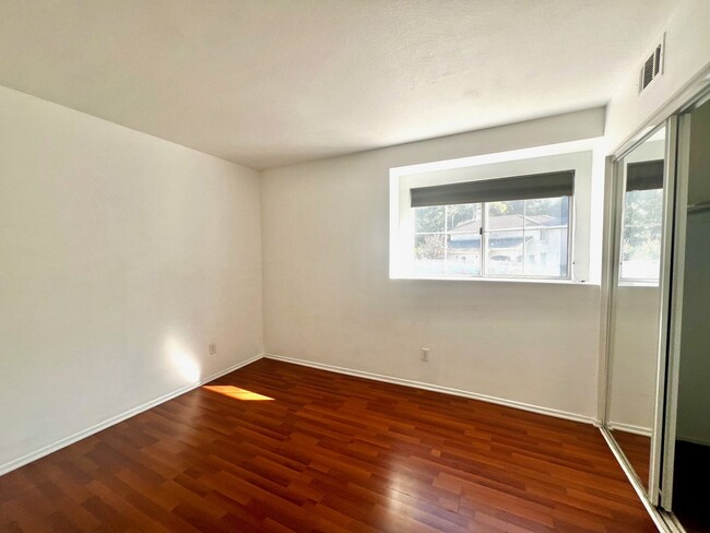 Building Photo - **3 Bedroom + Den & 3 bathroom Pool Home w...