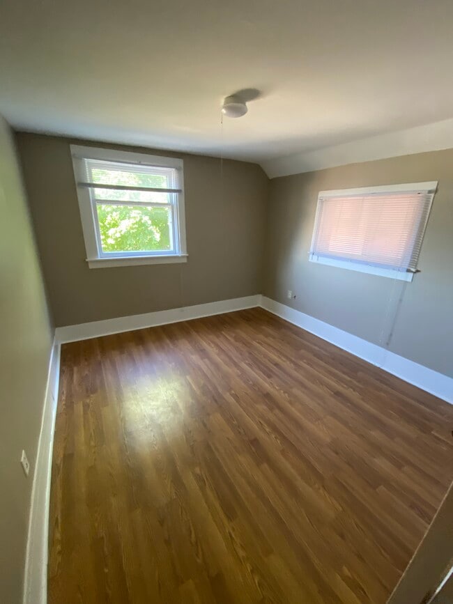 Building Photo - 118 N Fairview Ave