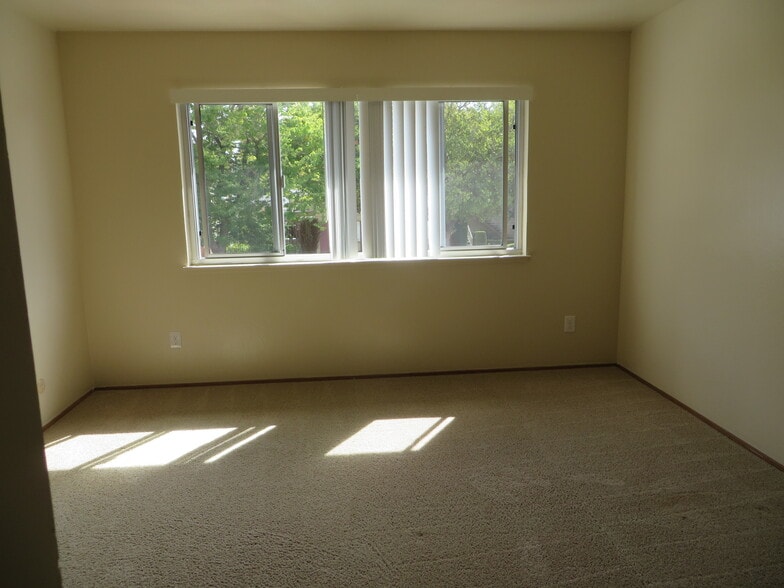 Bedroom 1 - 433 Vasquez Ct