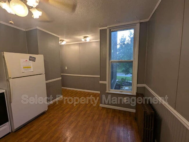 Building Photo - 333 W Suttenfield St