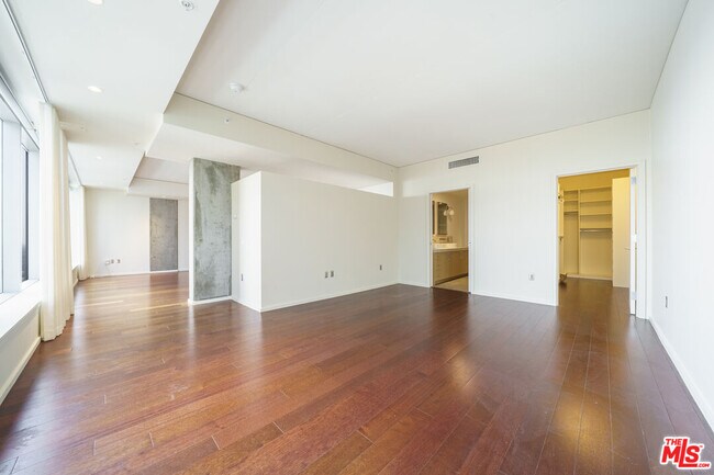 Building Photo - 1155 S Grand Ave