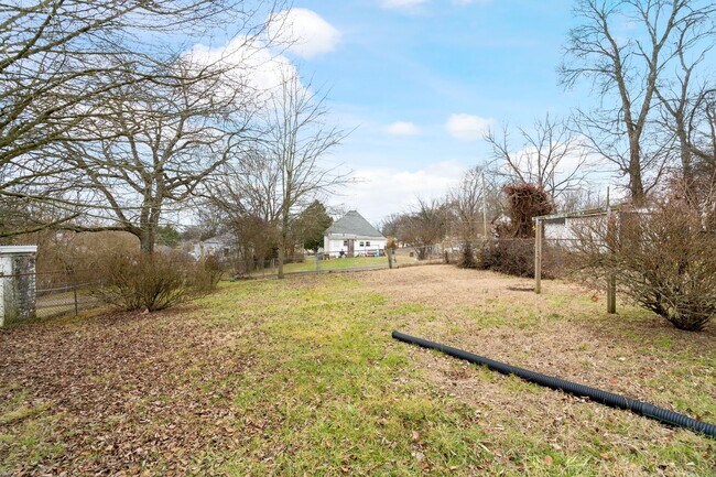 Building Photo - 153 Yankee St