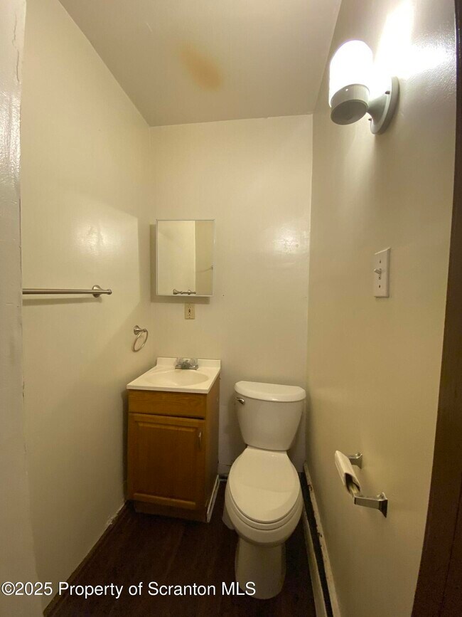 Building Photo - 416 E Elm St
