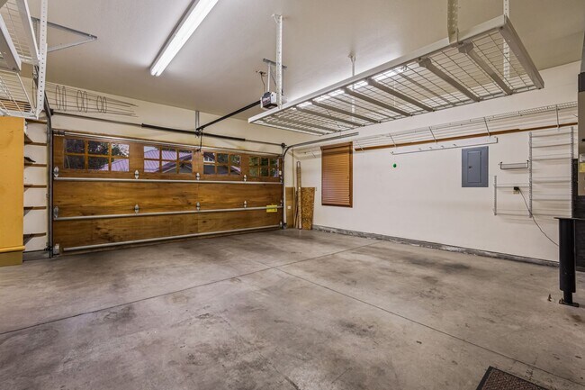 Building Photo - Luxury 3-Bedroom, 2.5-Bath Townhouse Retreat in the Heart of Boise