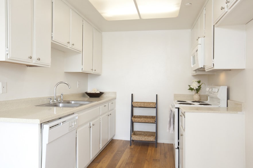 Building Photo - Monrovia Villas Apartments
