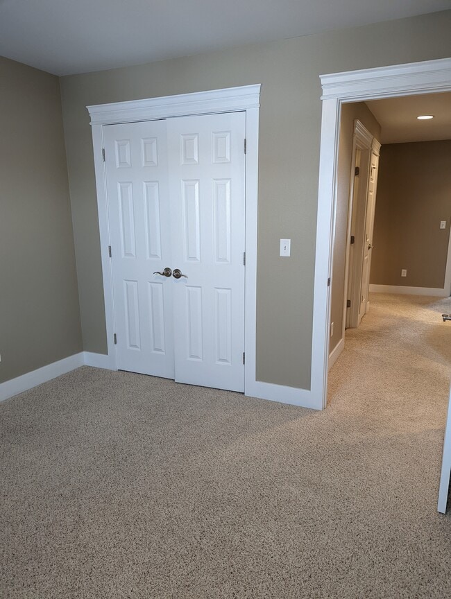 Building Photo - 1035 Rd Runner St