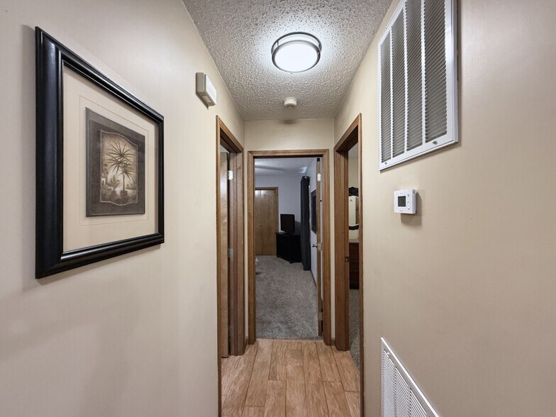 Building Photo - 1516 Meadowhill Dr