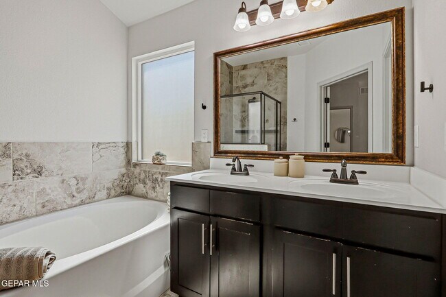 Building Photo - 14905 Tierra Escape Ave