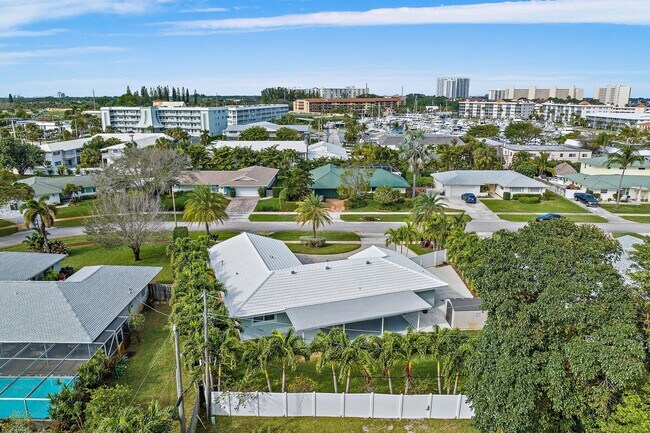 Building Photo - 130 Gulfstream Rd