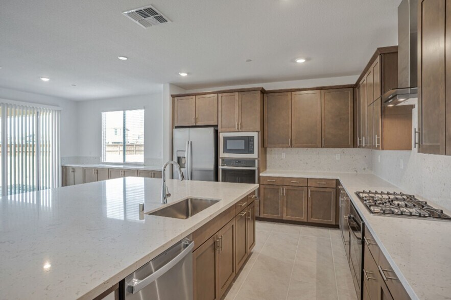 Building Photo - 2064 Baker Ct