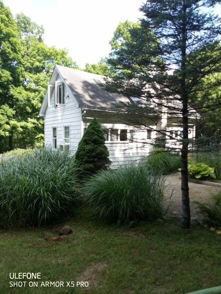 outside - 61 Christian St
