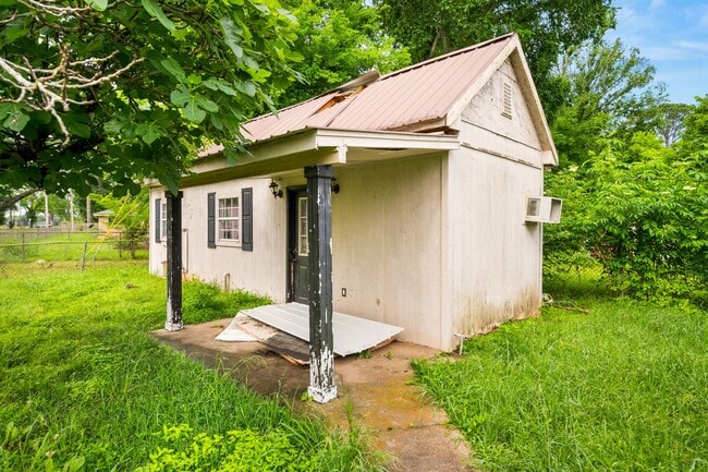Building Photo - 2020 Clover Ln