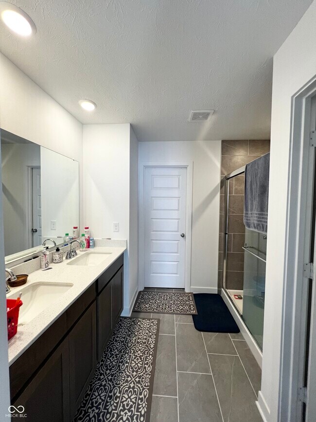 Building Photo - 2725 Linwood Ave