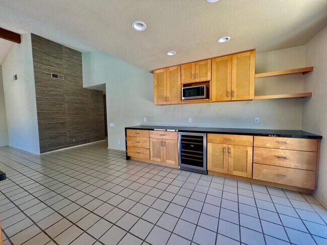 Building Photo - AVAILABLE NOW! 3 Bedroom 2 Bathroom POOL H...