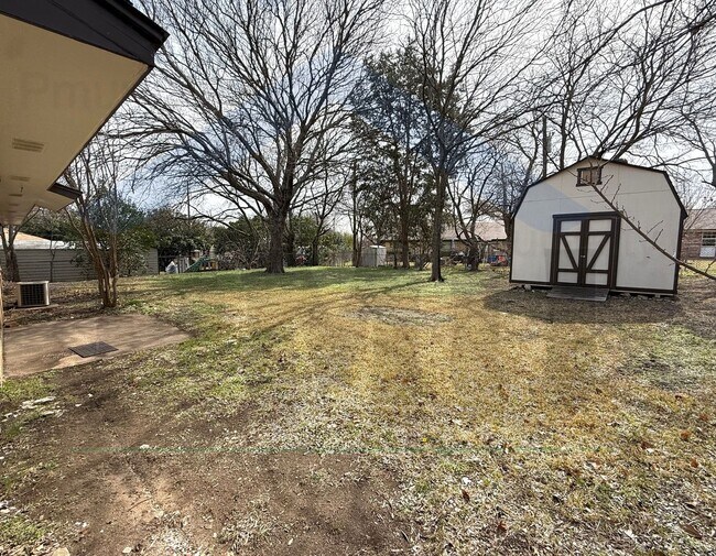 Building Photo - AVAILABLE NOW!!! Lovely 3-Bedroom 1.5-Bathroom in Duncanville - Two blocks from the Duncanville H...