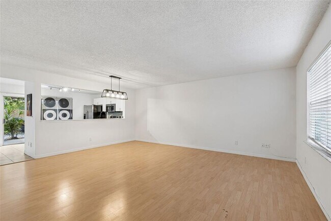 Building Photo - 607 Bough Ave