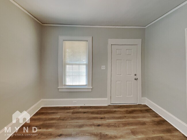 Building Photo - 401 Skyland Ave