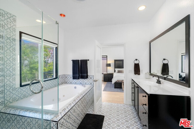 Building Photo - 5732 S Celedon Creek