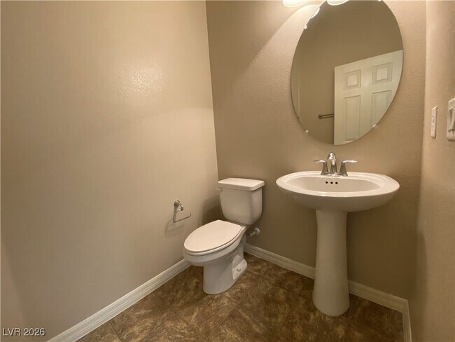 Building Photo - 8033 Ancient Oaks Ave