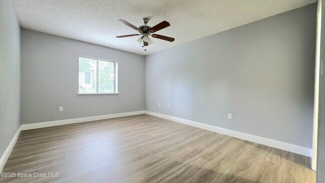 Building Photo - 190 Riverbend Dr