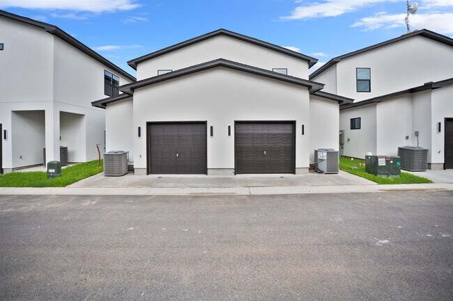 Building Photo - 8218 Casa Verde Rd
