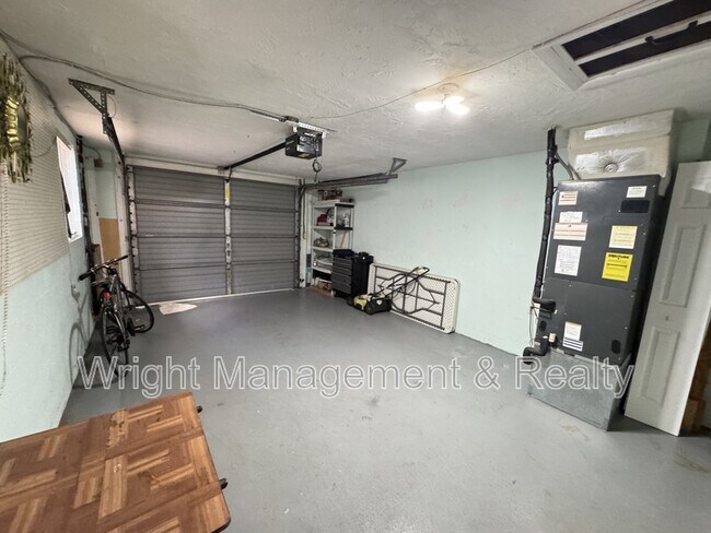 Building Photo - 10921 Norwood Ave