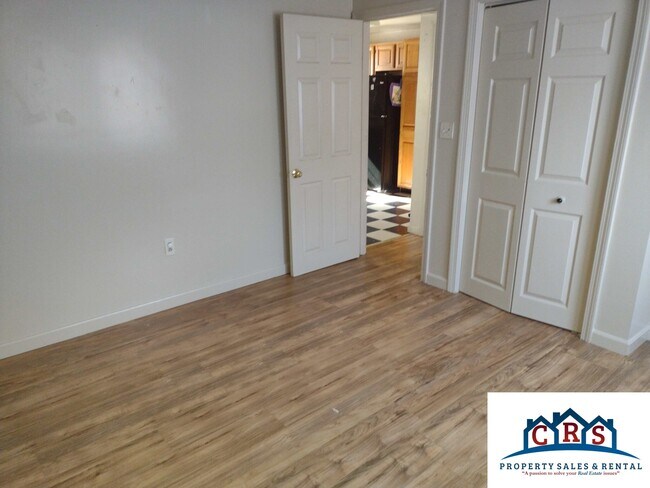 Building Photo - 14 Ferndale St