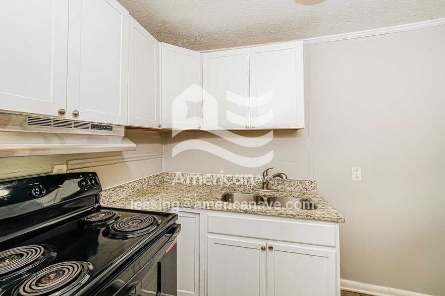 Building Photo - 2821 Snavely Ave SW