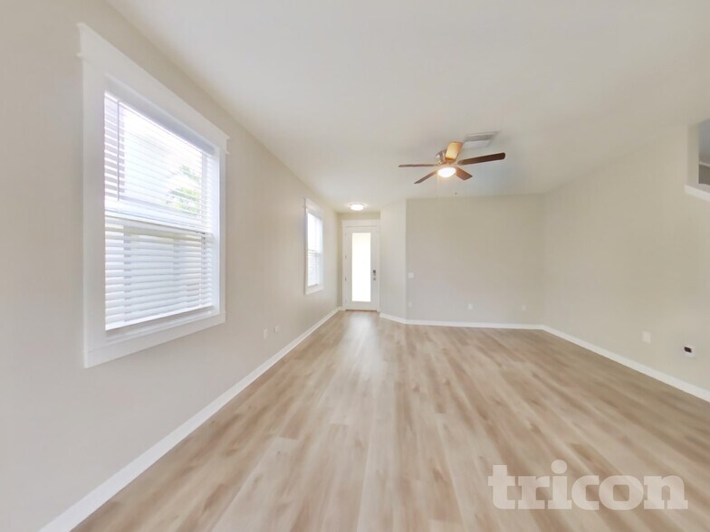 Building Photo - 12134 Fern Haven Ave