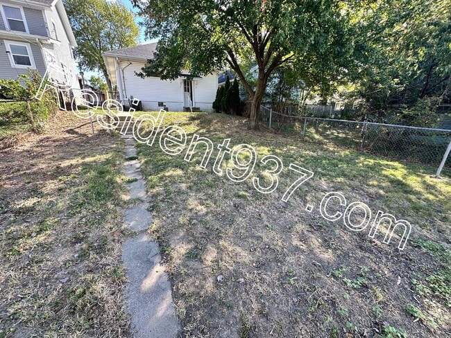 Building Photo - Updated 2 Bed 1 Bath home