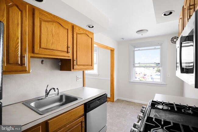 Building Photo - 253 Childs Ave