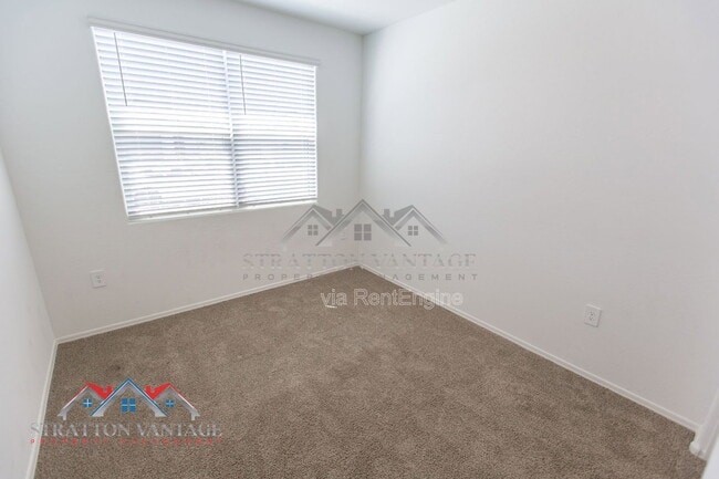 Building Photo - 1330 W Hess Ave