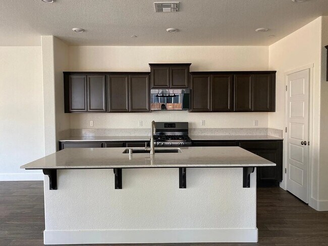 Building Photo - 2454 Fidalgo Wy