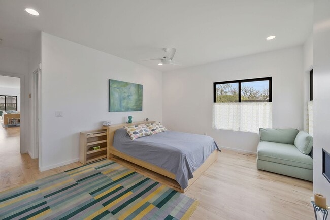 Building Photo - Custom-Built 4 Bed/ 2 Full + 2 Half Bath Modern Home at the base of Love Circle, Fully Furnished,...