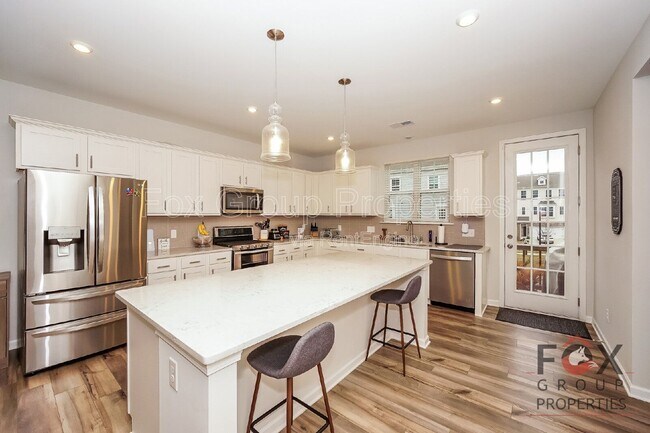 Building Photo - 7125 Brookview Ln