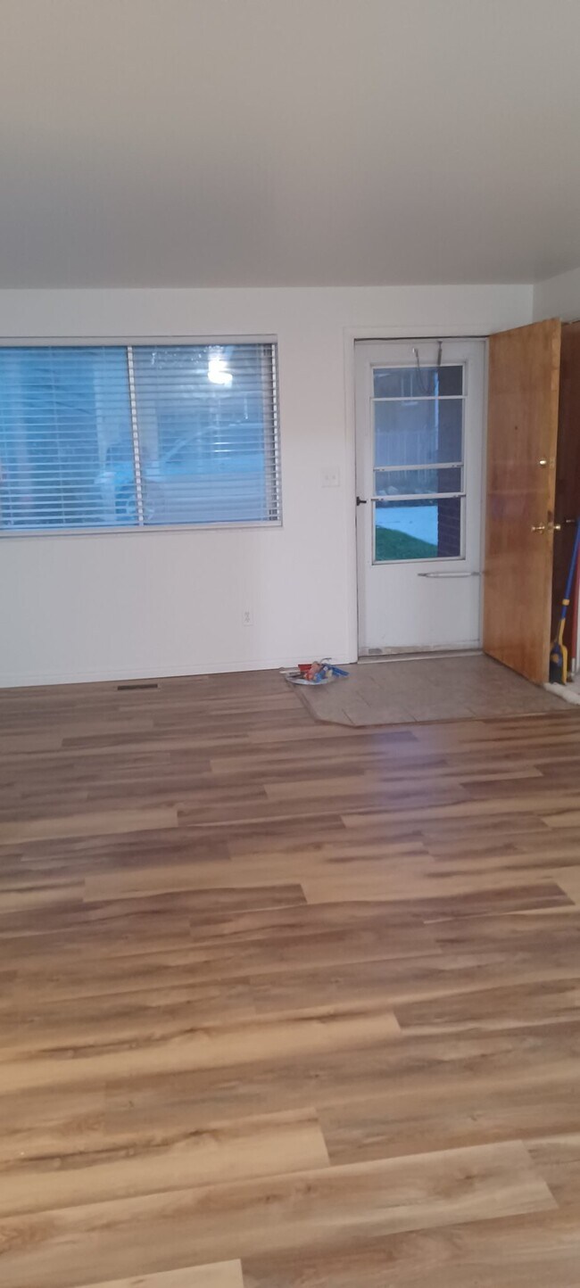 Building Photo - 638 N 400 E