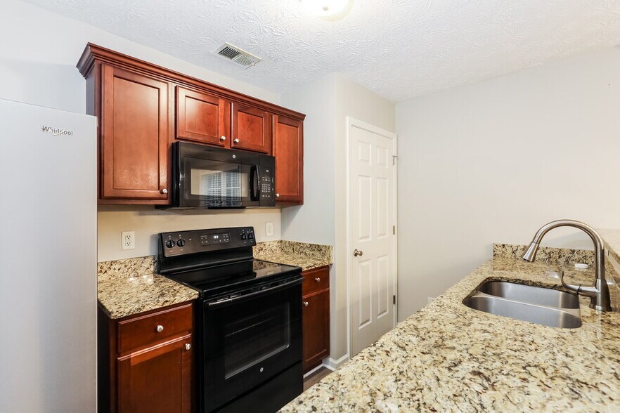 Building Photo - 4047 Riverside Pkwy