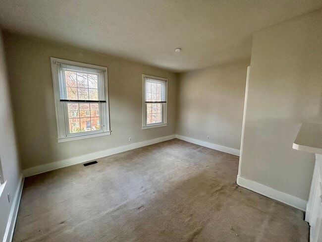 Building Photo - PLEASANT RIDGE - Huge Meticulous 2 bed 2 story home.  Fenced yard.