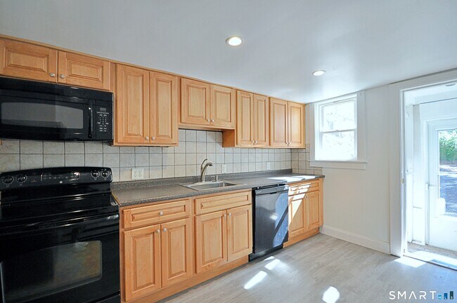 Building Photo - 10 Old Hawleyville Rd