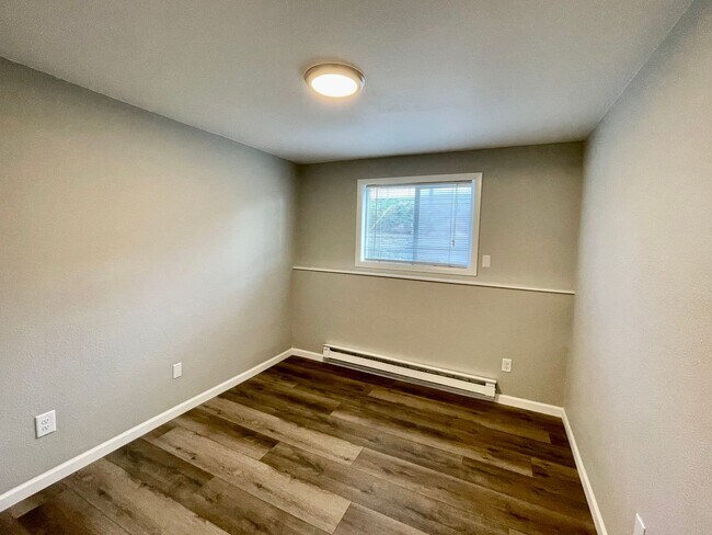 Building Photo - Beautifully Remodeled 1-Bedroom!