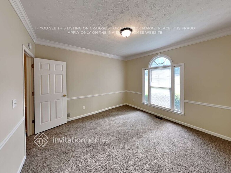 Building Photo - 1700 Little Brook Dr SW