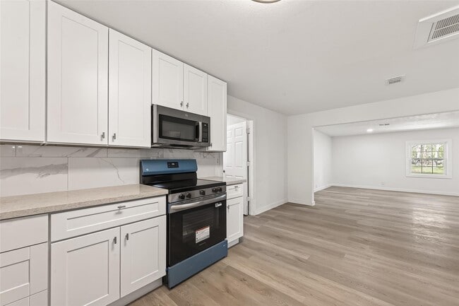 Building Photo - 815 Brooks Ave