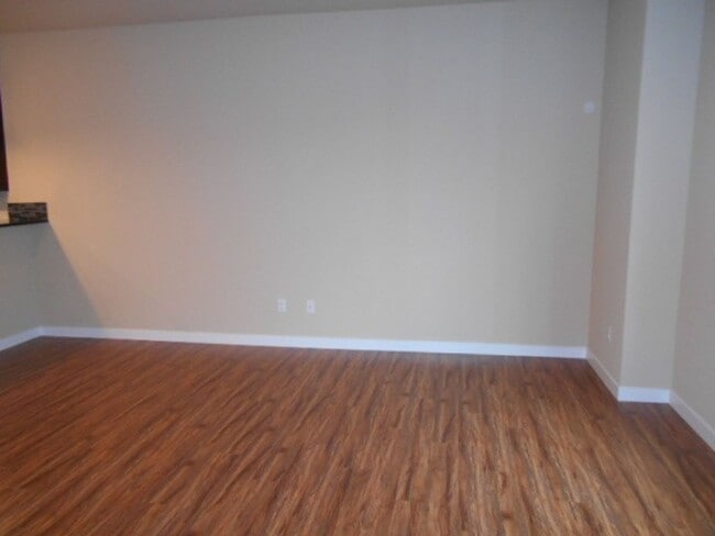 Building Photo - 3 bedroom, 2.5 bath, Townhome Mill Creek $...