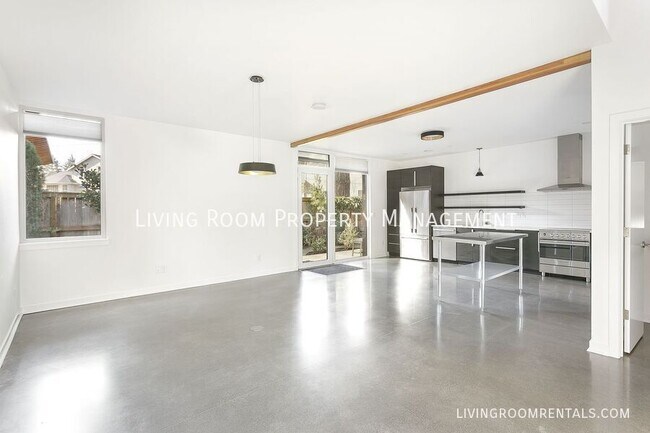 Building Photo - 4863 NE Going St