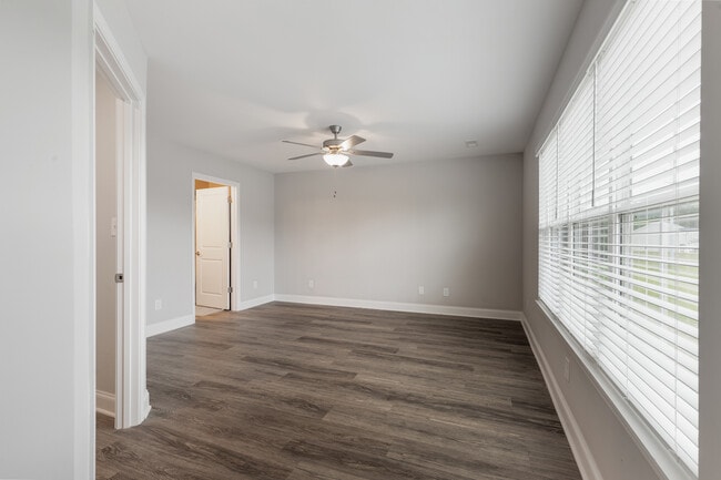 Building Photo - 7429 Thomas Ln